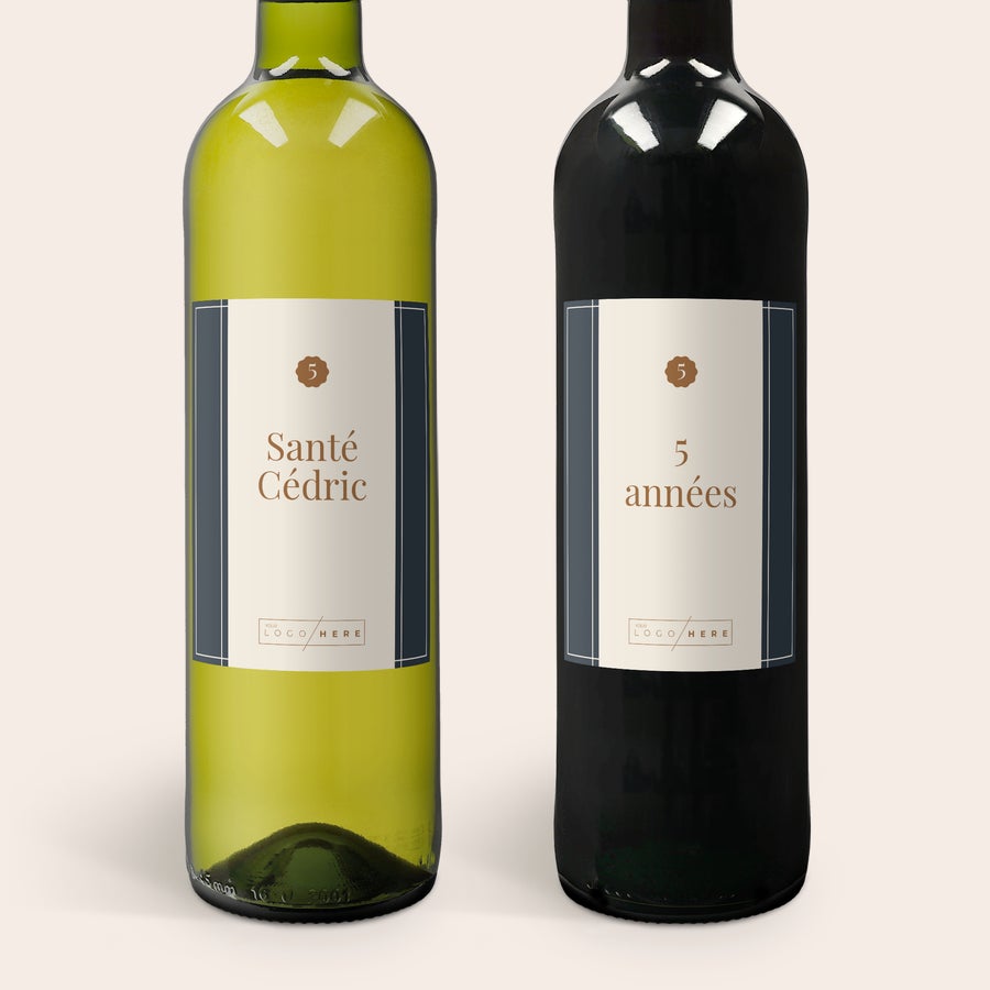 Coffret vin Maison de la Surprise personnalisé Deux bouteilles de vin personnalisées une blanche et une rouge avec des étiquettes créées avec le texte 5 ans