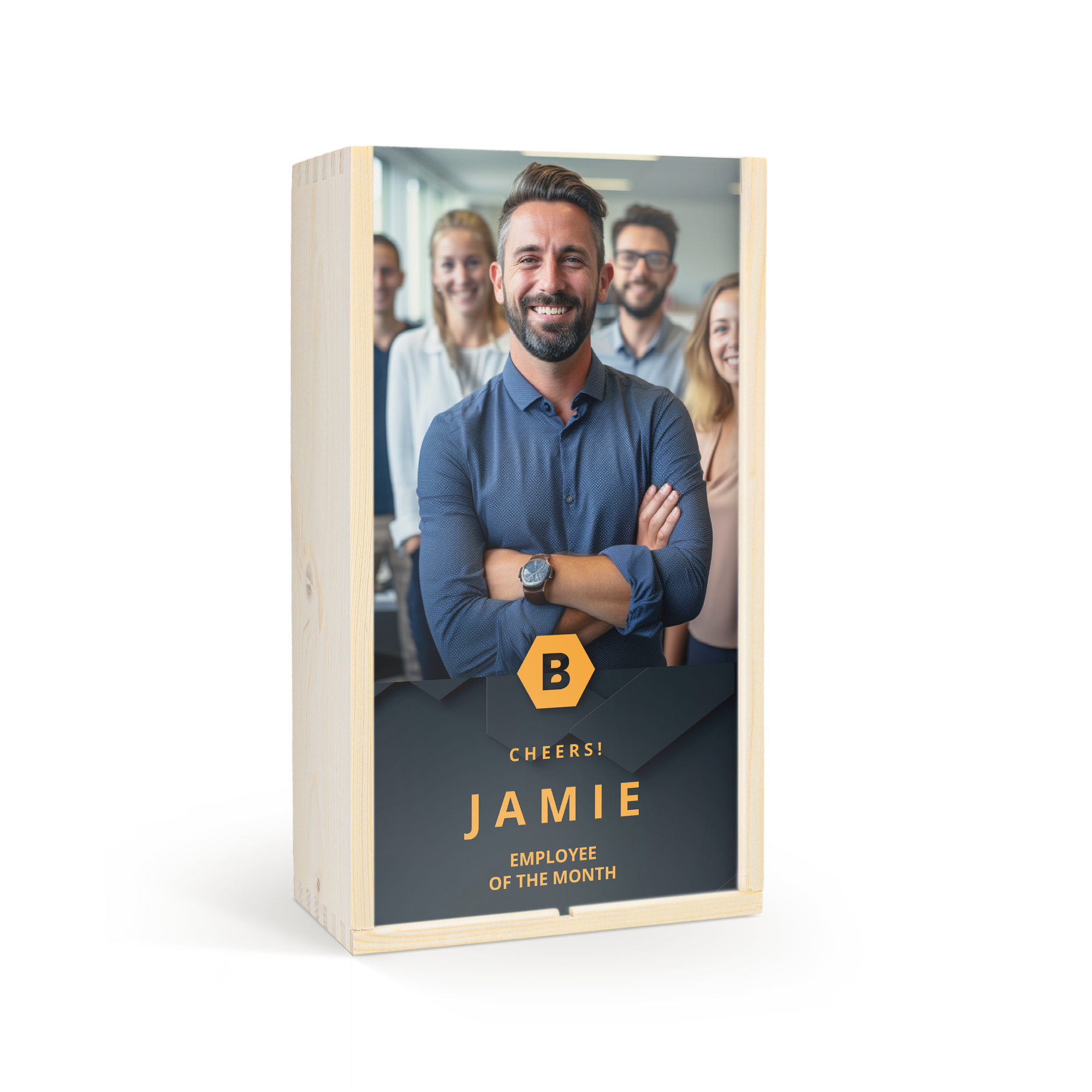 Ha en fantastisk vinkasse trykt med et bilde av en smilende mann, logoen B og teksten Jamie, Employee of the Month
