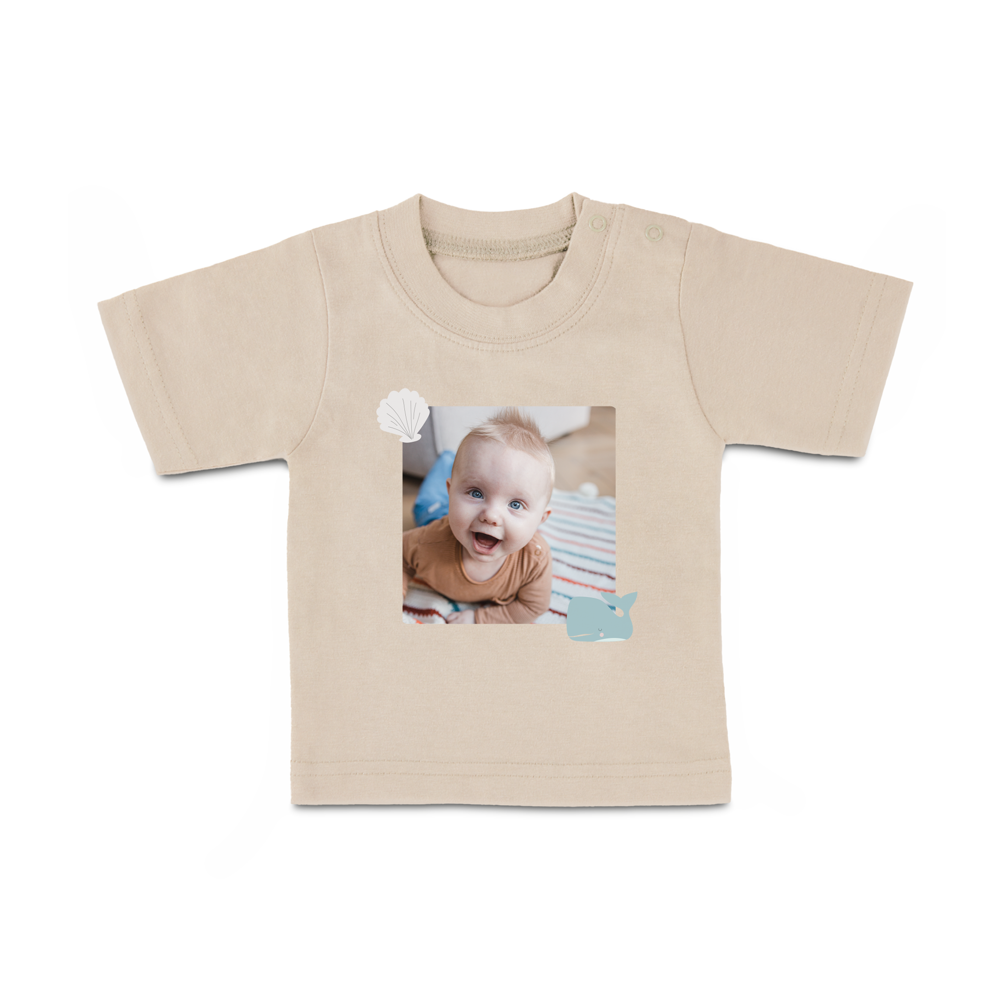 Camiseta de bebé beige con estampado de foto de bebé sonriente y elementos marinos, perfecta para un super estilo.