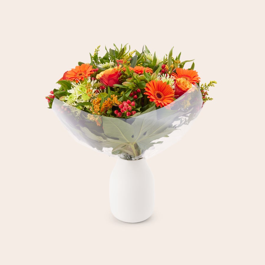 Oranje bloemen boeket Boeket oranje bloemen in folie met persoonlijke cadeaukaart, bezorgen is mogelijk.