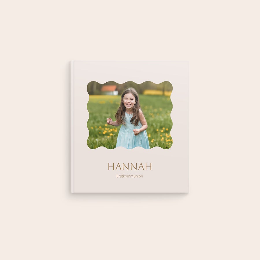 Personalisiertes Notizbuch - Liniert - 17 x 19 cm - Hardcover Hardcover Notizbuch selbst gestalten mit gedrucktem Foto eines Mädchens, Name Hannah und Erstkommunion Text.