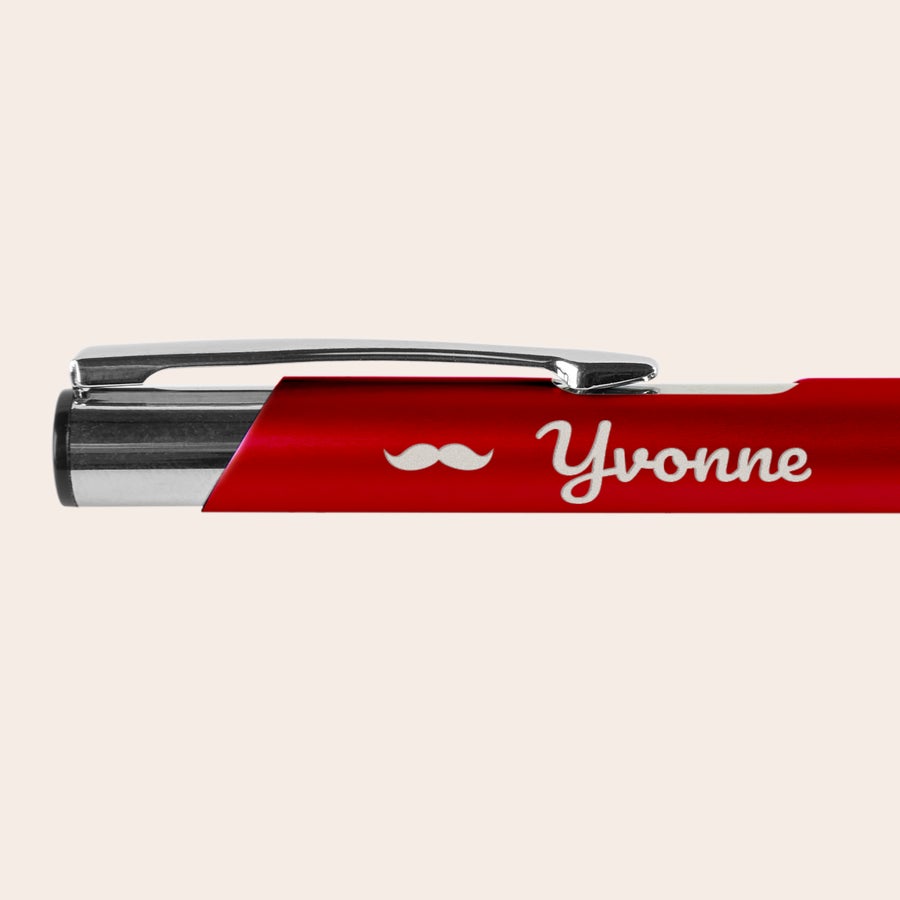 Viva Pens - Kugelschreiber mit Namen Roter Viva Pens Kugelschreiber, graviert mit dem Namen Yvonne und einem Bart-Symbol