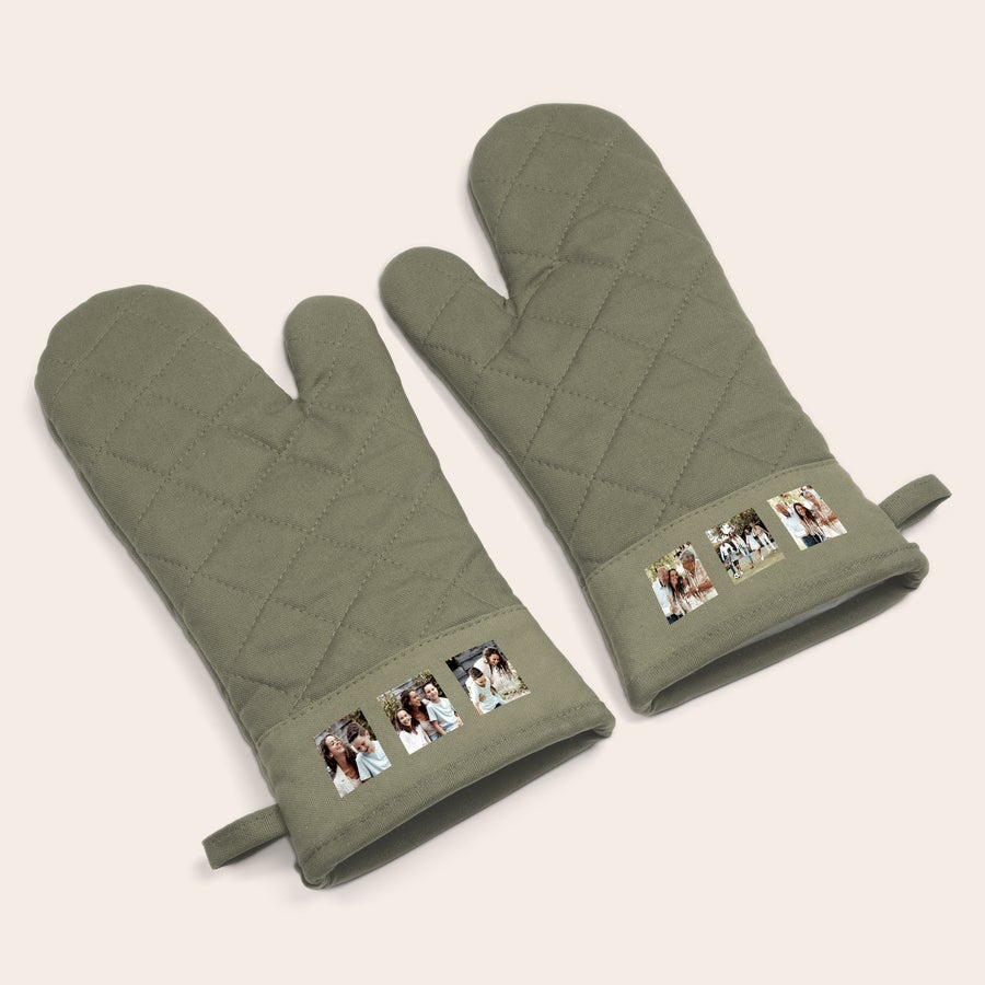 Set de guantes para horno personalizados Par de guantes de horno personalizados color verde caqui, estampados con varias fotos familiares cuadradas.