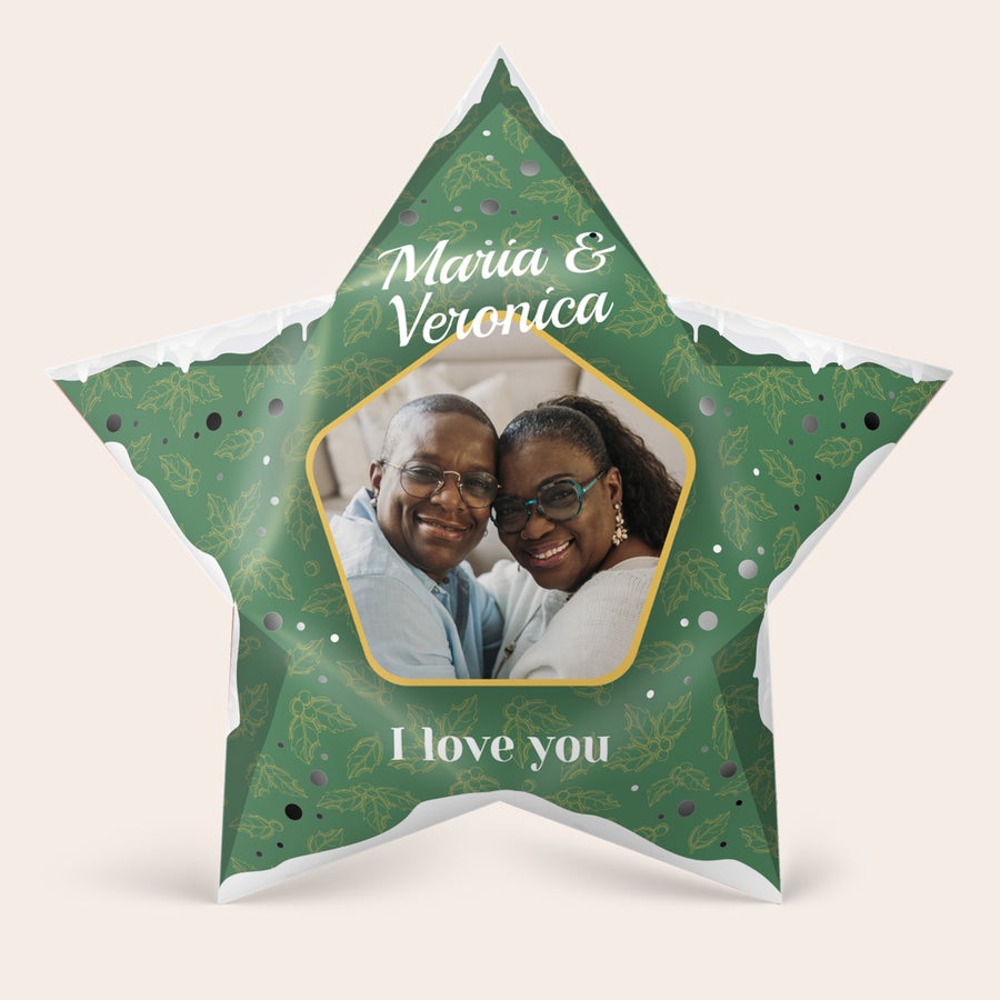 Hartie personalizata DIY Steaua de Craciun - 42,5 cm - Inclusiv lumini Stea de Crăciun DIY personalizată, verde, cu model de vâsc, imprimată cu o fotografie de cuplu și textul "Maria & Veronica", "I love you". Luminează sărbătorile cu o notă personală.