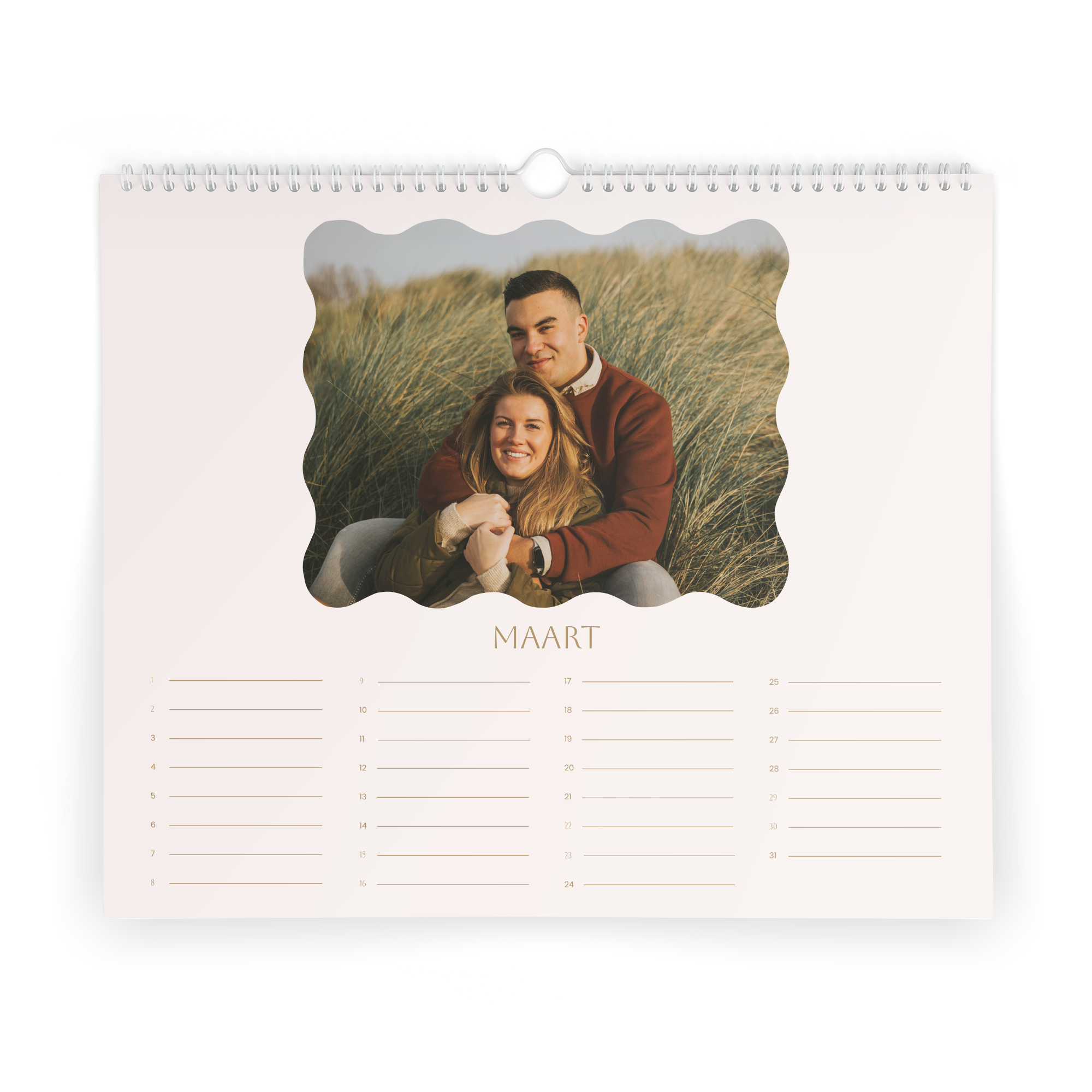 Gepersonaliseerde verjaardagskalender met gedrukte foto van een stel en de maand 'MAART'.