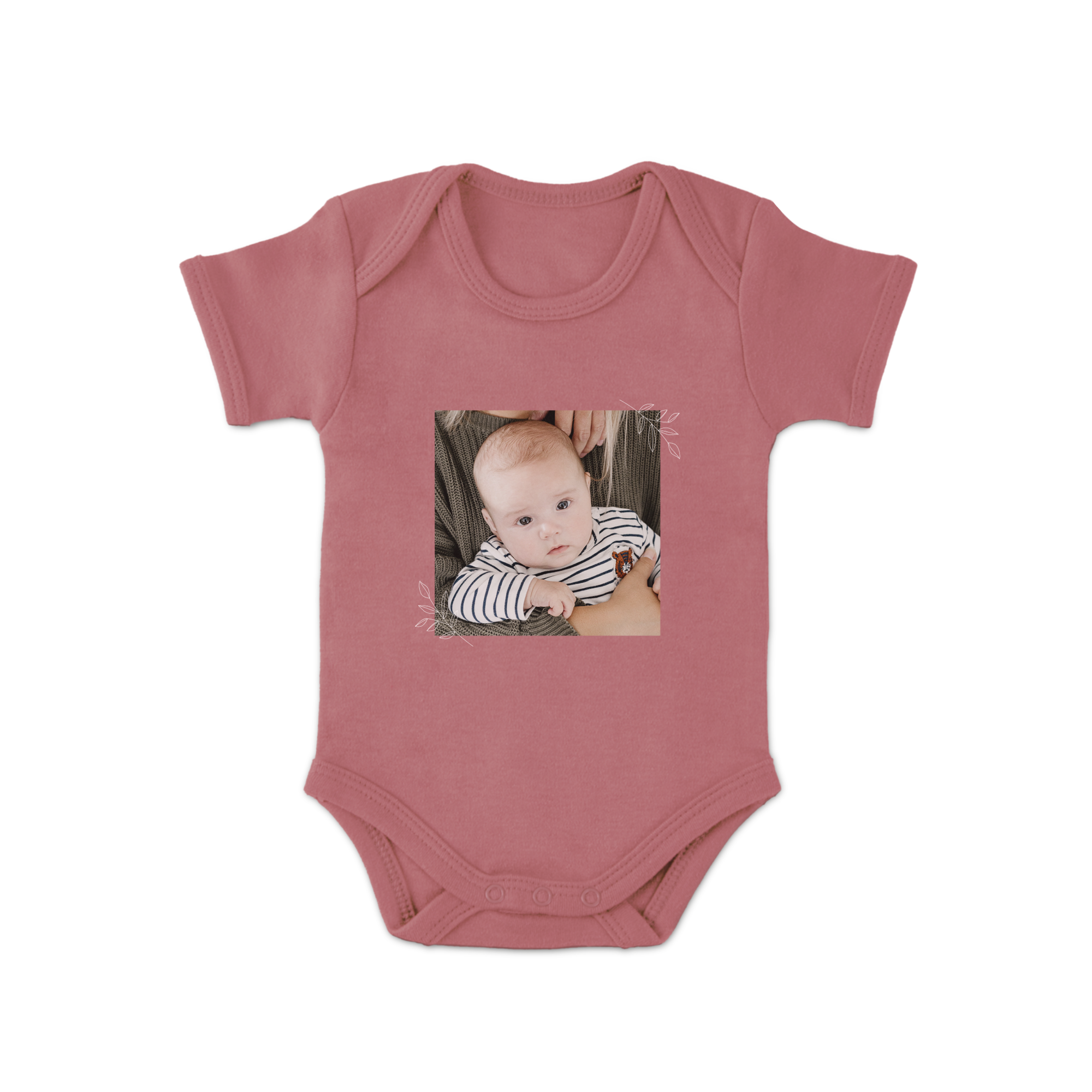 Roze rompertje bedrukt met een foto van een baby, perfect om de kersverse ouders te verrassen.
