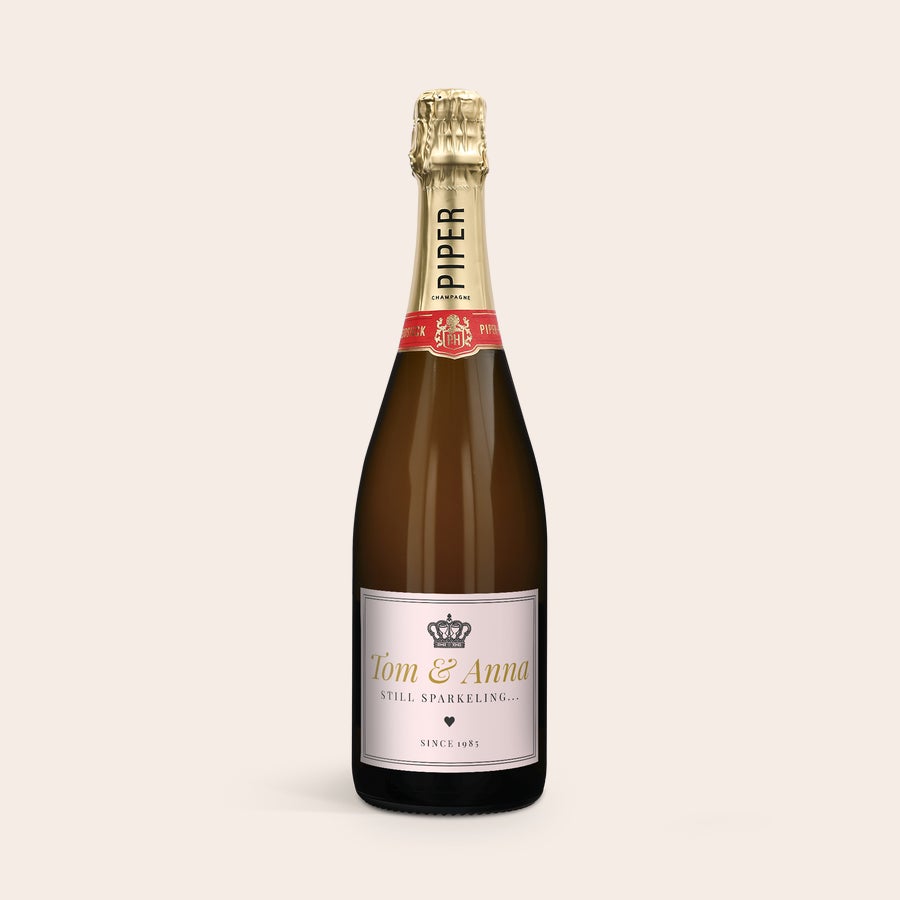 Piper Heidsieck Brut - Champagner mit Gläsern Piper Heidsieck Brut - Champagner mit Gläsern