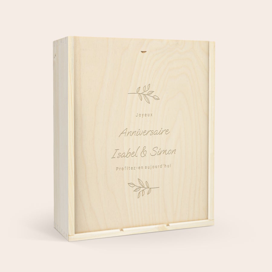 Coffret vin personnalisé - Oude kaap Coffret en bois personnalisé de 3 bouteilles Oude Kaap gravé Joyeux Anniversaire Isabel & Simon