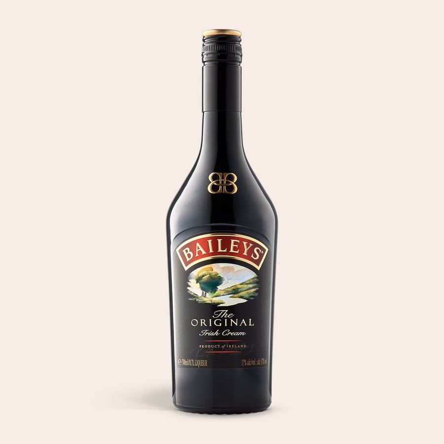 Bailey's Original v personalizovanom puzdre Fľaša likéru Baileys Original s etiketou The Original Irish Cream v personalizovanej gravírovanej drevenej kazete