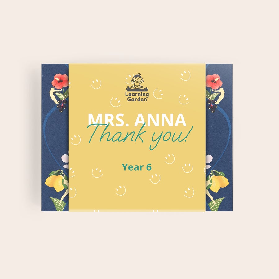 Chá Pukka personalizado Caixa de chá personalizada com o nome "Mrs. Anna Thank you! Year 6", impressa sobre O Teu Refúgio Personalizado de Chá Aguarda