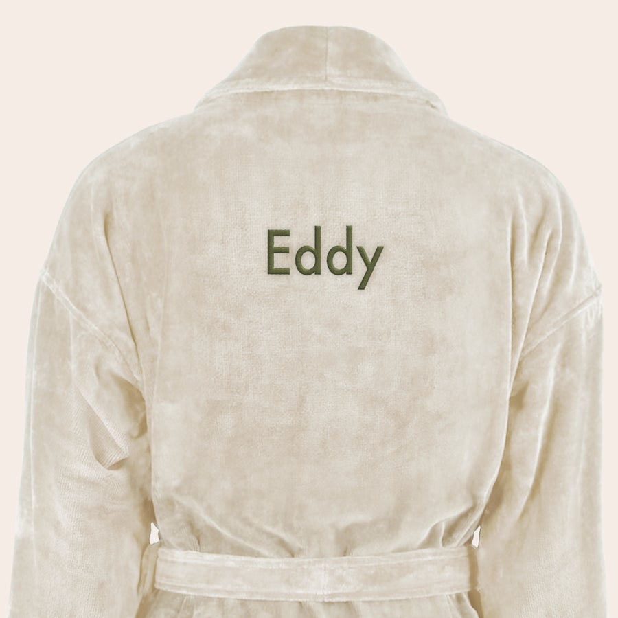 Peignoir Homme Personnalisé Luxueux peignoir de bain personnalisé, crème avec nom Eddy brodé en vert sur le dos