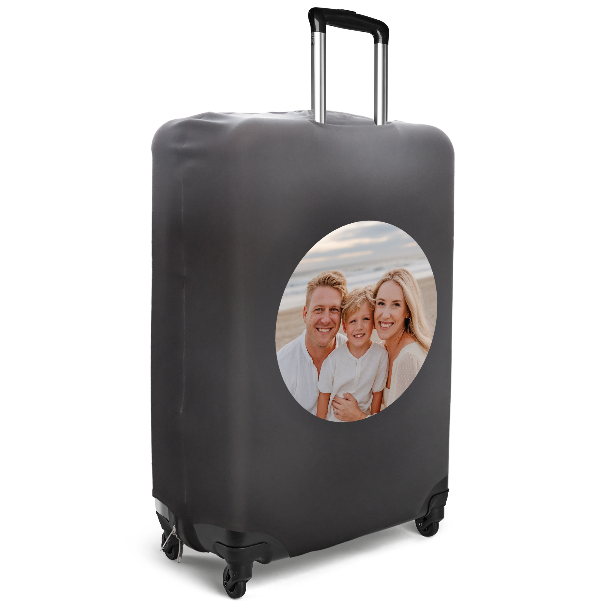 Svart resväskefodral med ett tryckt familjefoto som gör ditt bagage unikt och personligt. Få ditt bagage att sticka ut med ett anpassat fotoresväskafodral.