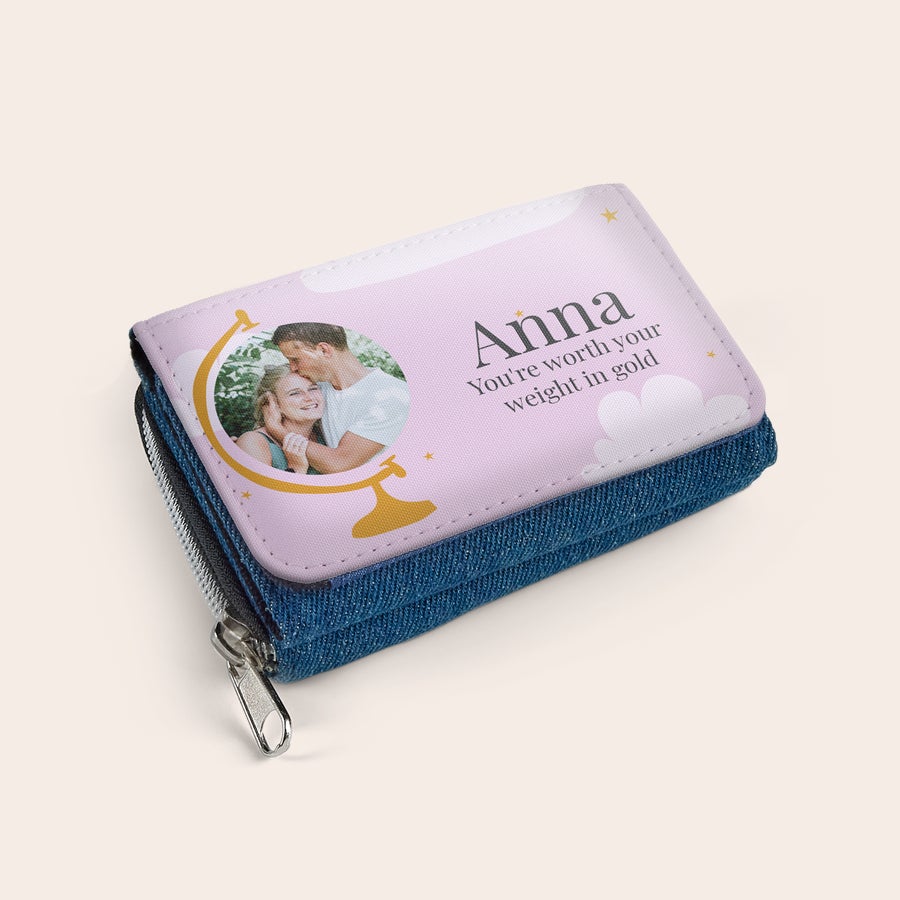 Carteira Pequena bolsa jeans personalizada com foto impressa de casal e nome Anna com texto "You're worth your weight in gold"