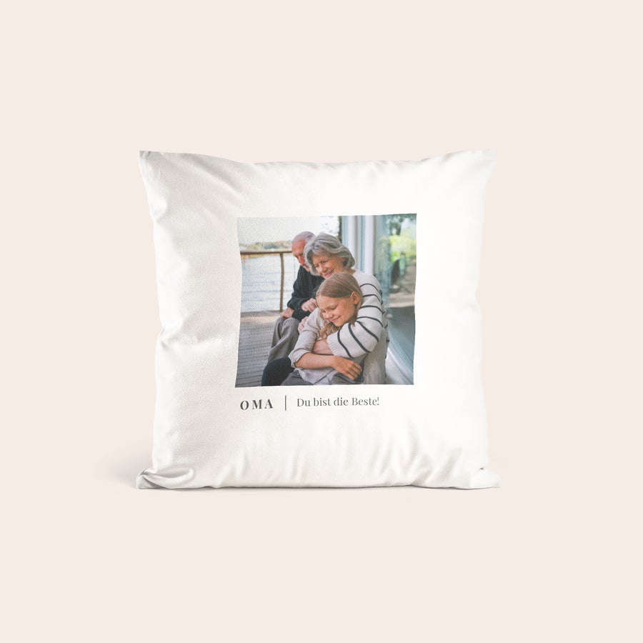 Kissen mit Foto Weißes Kissen mit Foto von Oma mit Enkelkind und Text "Oma Du bist die Beste!" bedruckt