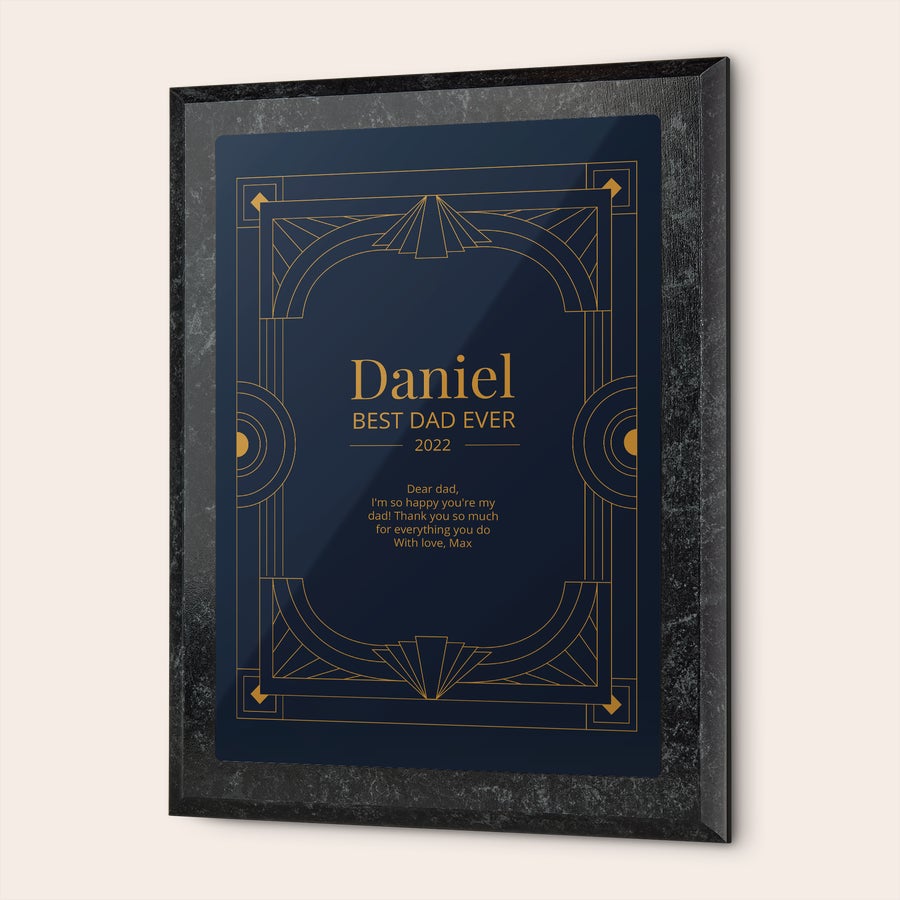 Certificado de melhor pai do mundo O certificado ideal para o pai mais fixe do mundo, personalizado com o nome Daniel, a mensagem "Best Dad Ever 2022" e uma dedicatória impressa.