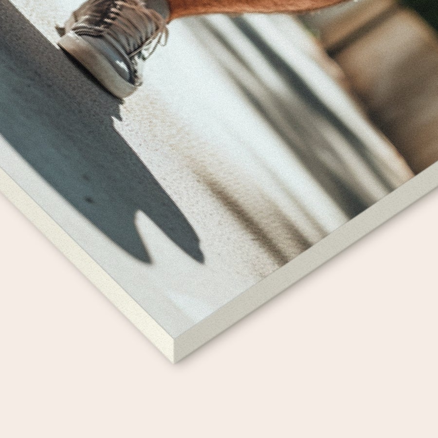 Foto op forex Gepersonaliseerde foto op forex met een close-up van een schoen en schaduwen, gedrukt met eigen foto.