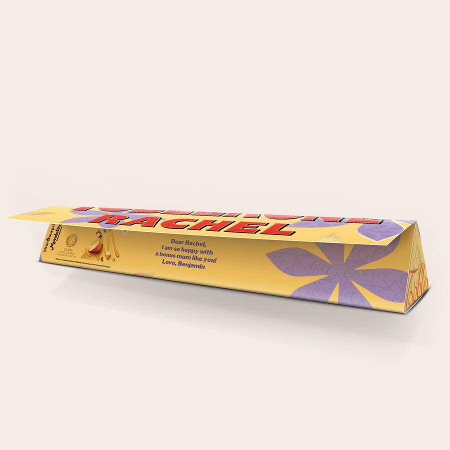 Ziua Mamei Toblerone Baton de ciocolată Toblerone personalizat cu numele Rachel și mesaj de la Benjamin, ideal pentru a-ți surprinde mama.