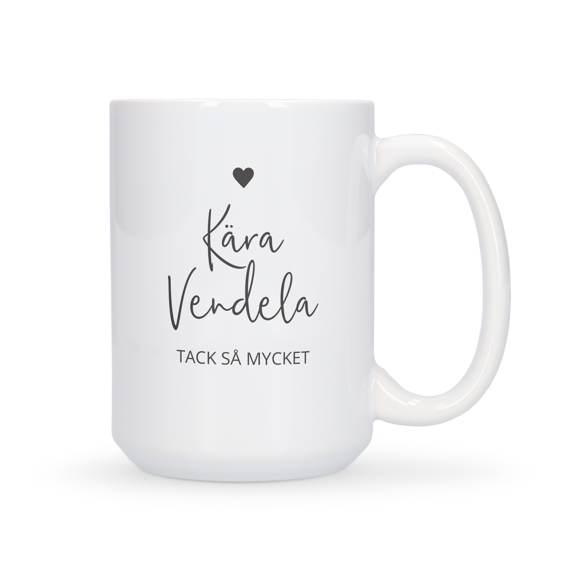 Vit XXL-mugg med tryckt svart text Kära Vendela Tack så Mycket och ett hjärta, perfekt för teälskare.