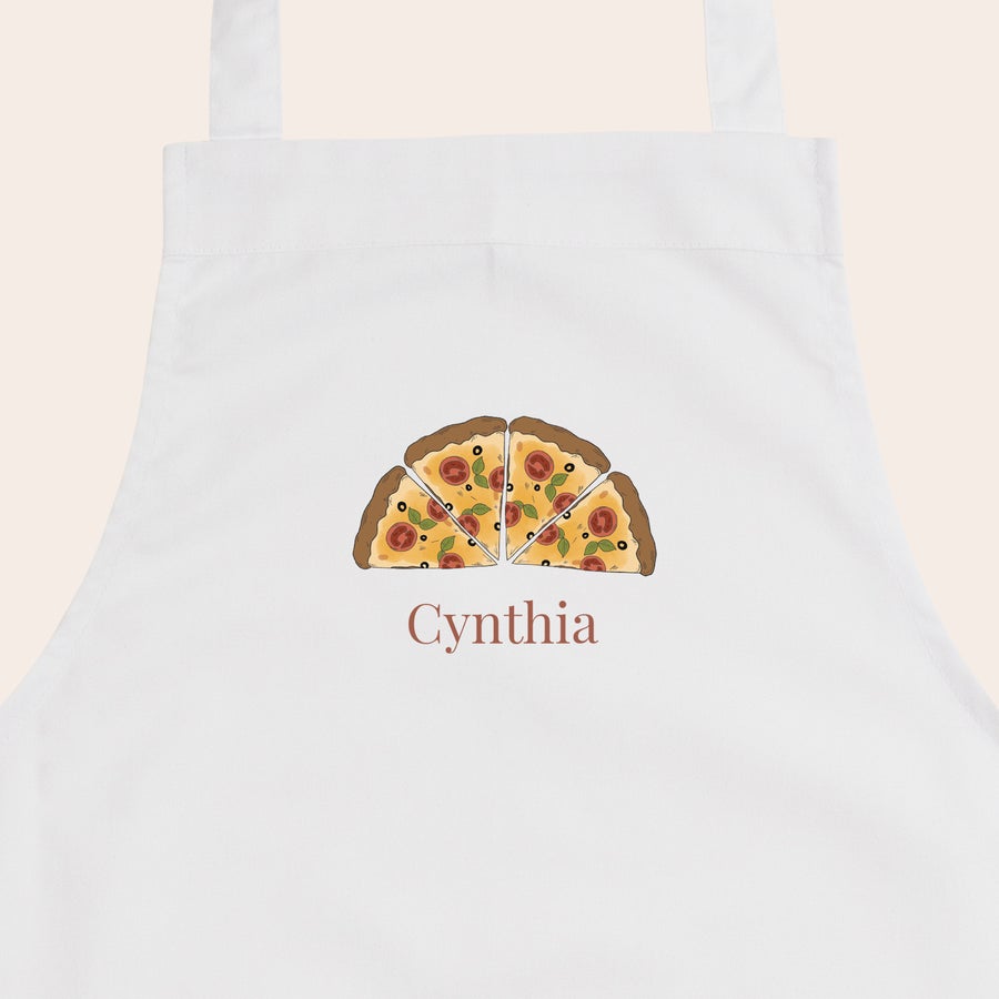 Tablier cuisine enfant personnalisé Tablier pour enfant blanc, personnalisé avec un motif pizza et le prénom Cynthia.