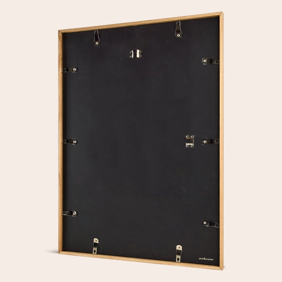 Foto in lijst bestellen Achterkant van de houten fotolijst met ophangsysteem voor jouw mooiste fotomoment aan de muur
