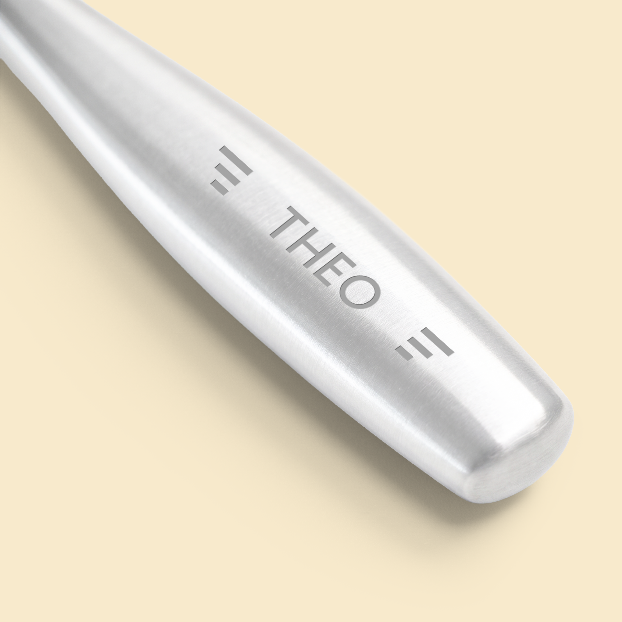 Personlig present: En personaliserad osthyvel BOSKA av metall, graverad med namnet THEO. En perfekt gåva att anpassa för ostälskaren.