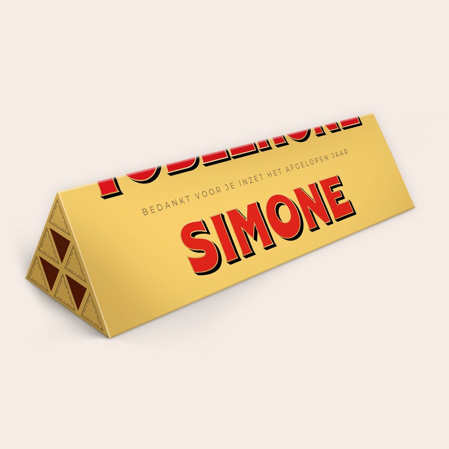 Toblerone met naam Gepersonaliseerde Toblerone reep met naam - 1800 gram. Goudkleurige verpakking met rode opdruk