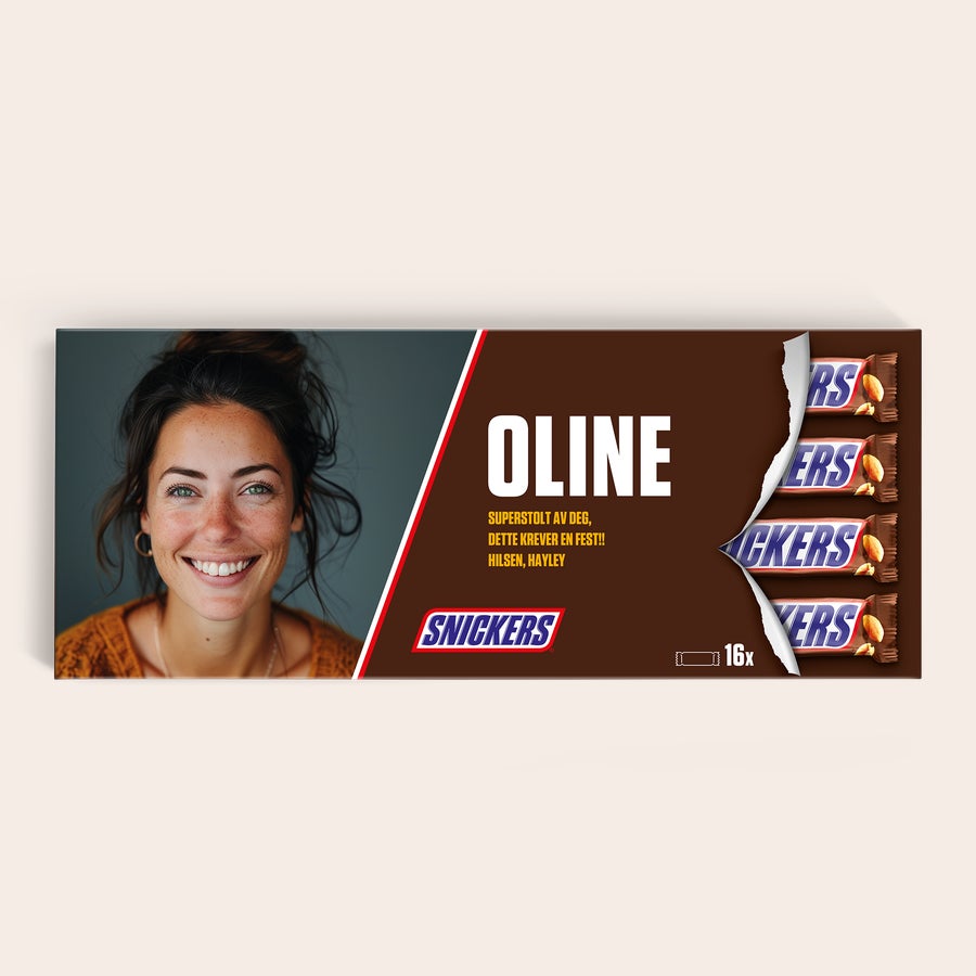 Personlig tilpasset XXL Snickers-sjokolade Personlig XXL Snickers-sjokolade med bilde av kvinne, navnet "OLINE" og meldingen trykt på emballasjen.