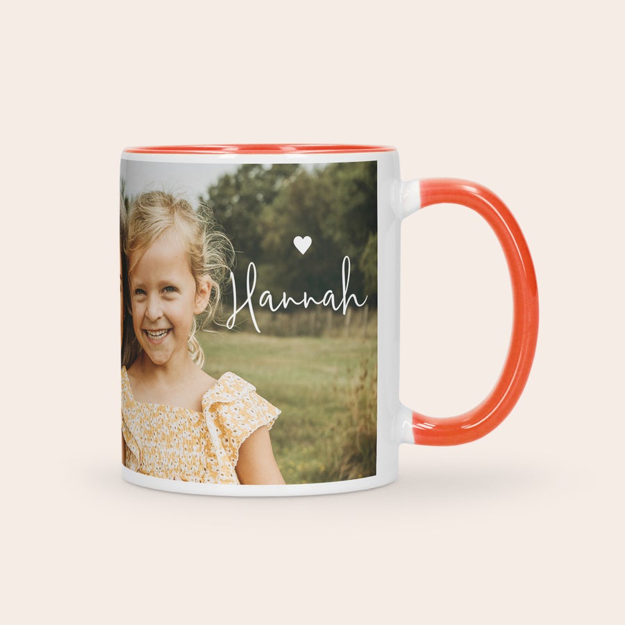Tazza Colorata Personalizzata Tazza colorata bianca e rossa personalizzata con foto di bambina sorridente e il nome "Hannah" stampato