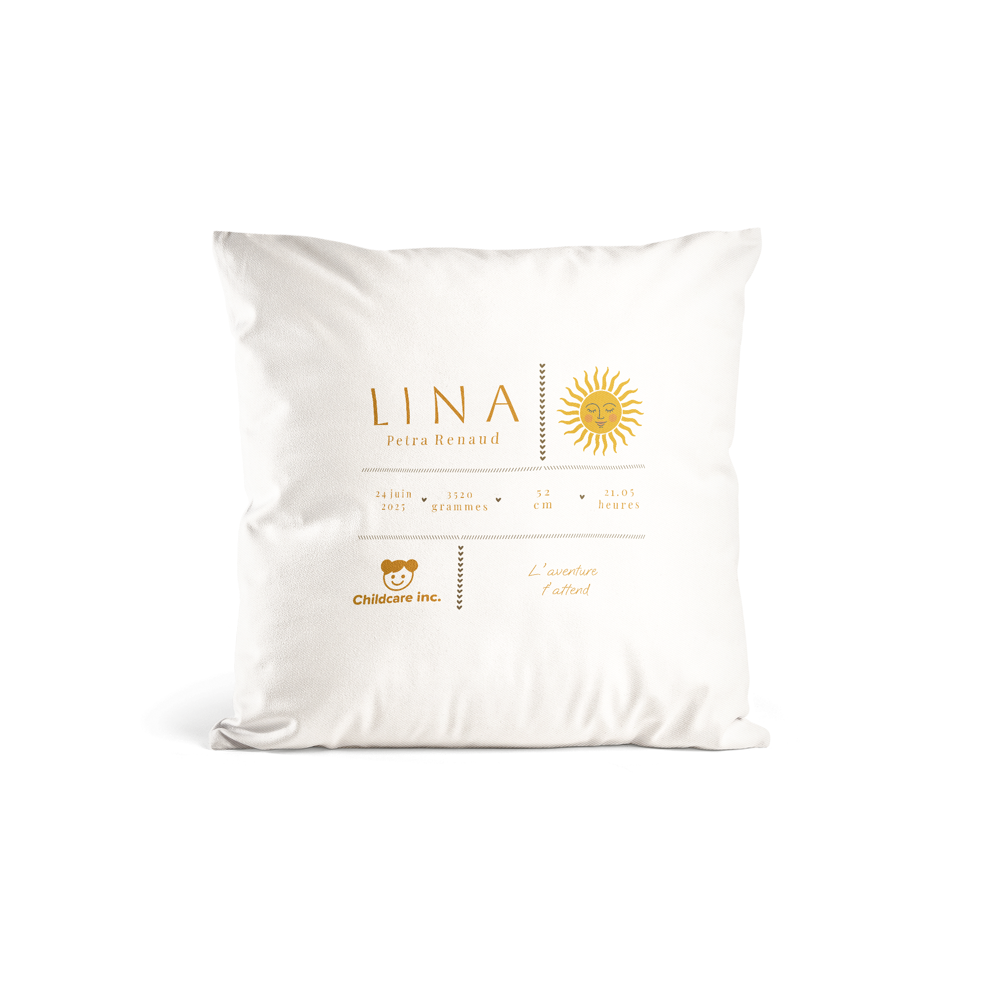 Coussin blanc bébé personnalisé avec le nom Lina et les détails de naissance imprimés