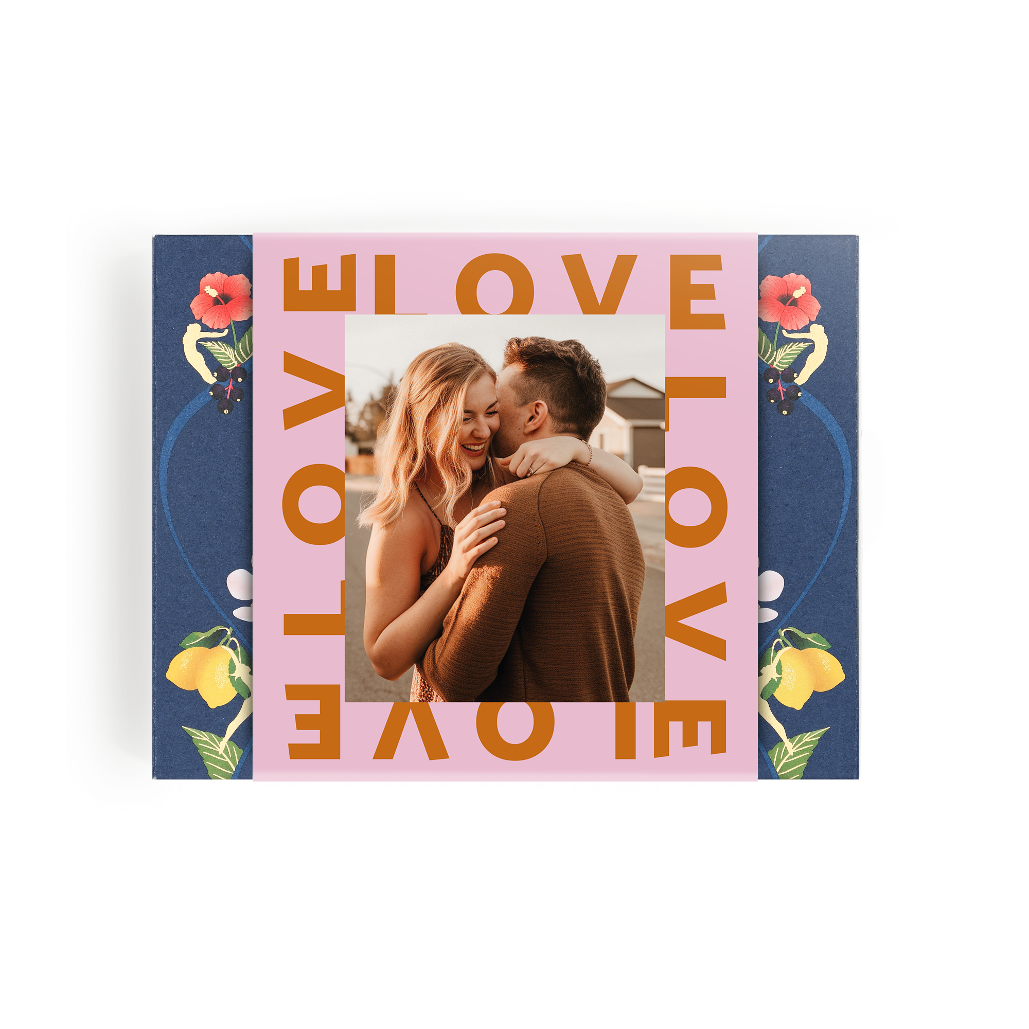 Caixa de chá personalizada com foto impressa e a palavra LOVE para O Teu Refúgio Personalizado de Chá Aguarda