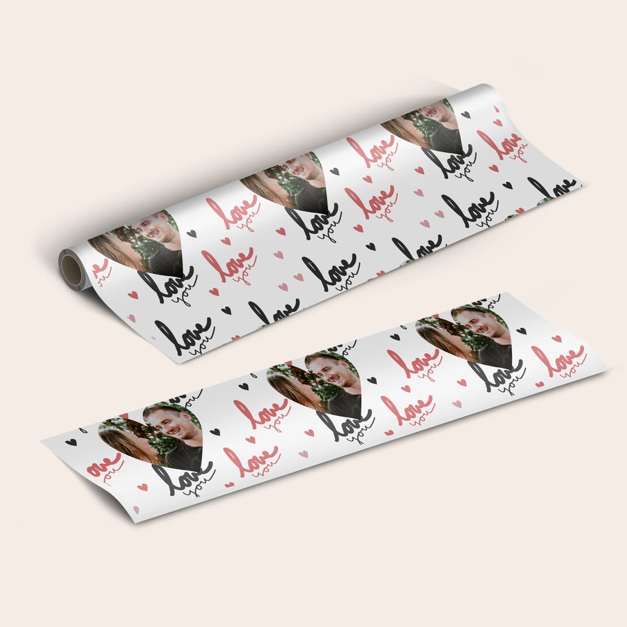 Papier prezentowy ze zdjęciem Personalizowany papier prezentowy z nadrukiem zdjęć pary i napisem Love You. Twój prezent możesz zapakować w unikatowy papier!