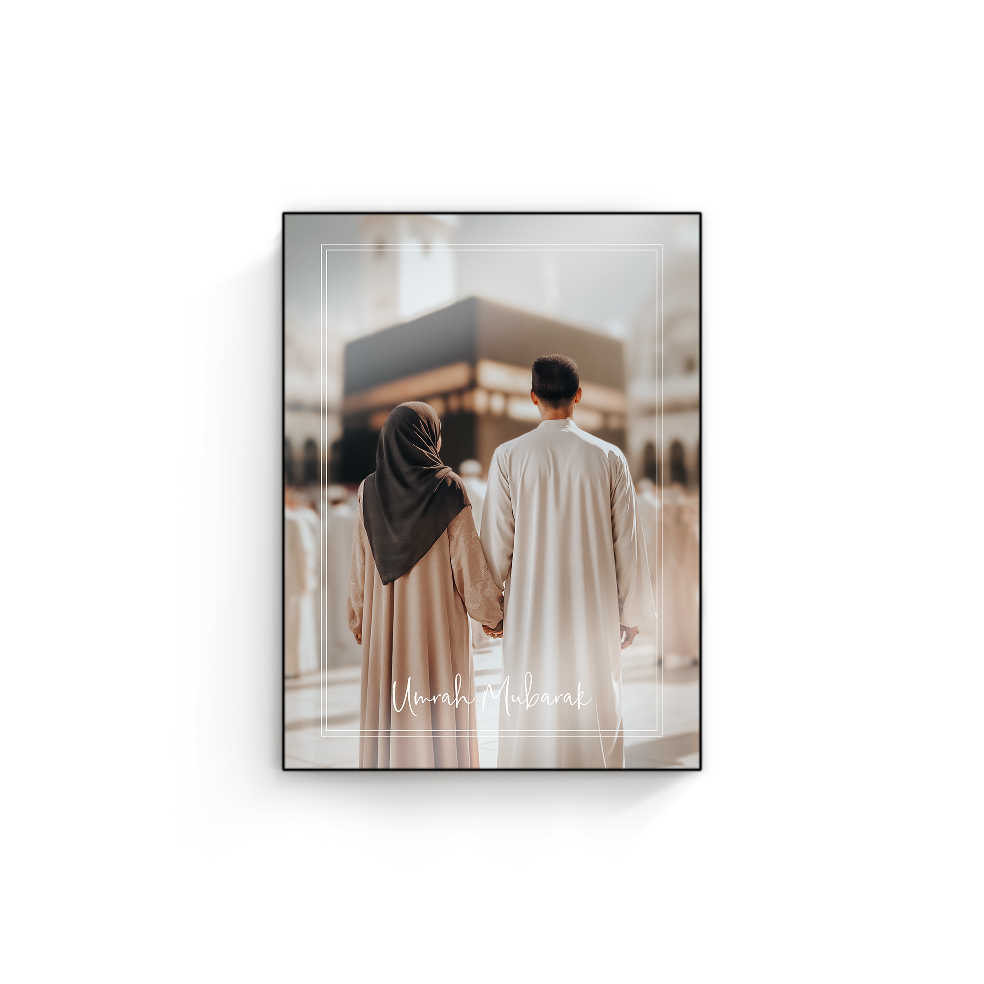 Lesena foto plošča ChromaLuxe s potiskano fotografijo para v Meki in besedilom Umrah Mubarak