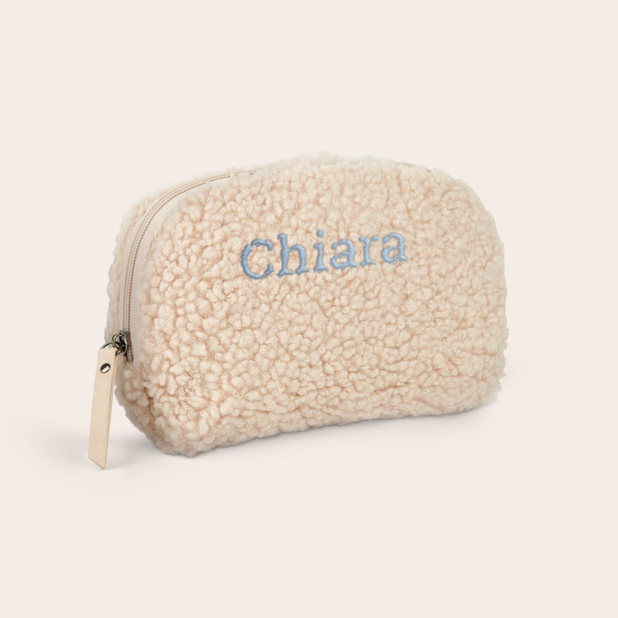 Borsetta Portatrucchi Teddy - Beige Morbidissimo portatrucchi teddy crema personalizzato con il nome Chiara ricamato in blu