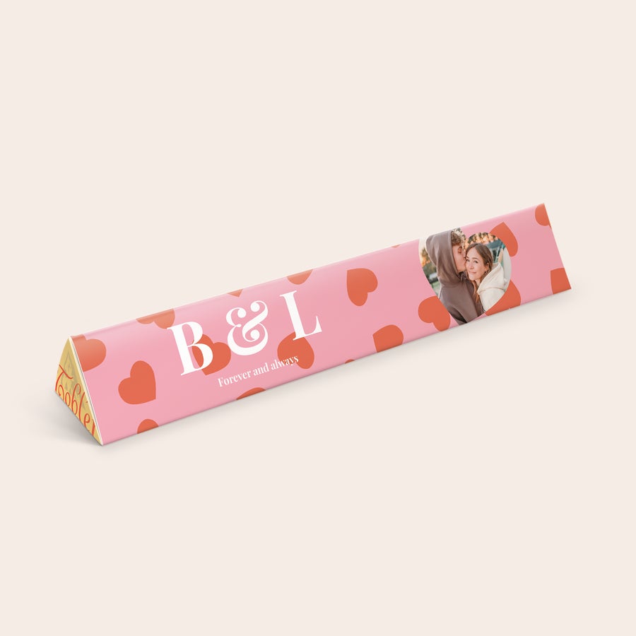 Personalizovaná Toblerone Personalizovaná Toblerone čokoláda s fotkou páru, iniciálami B&L a textem Forever and always