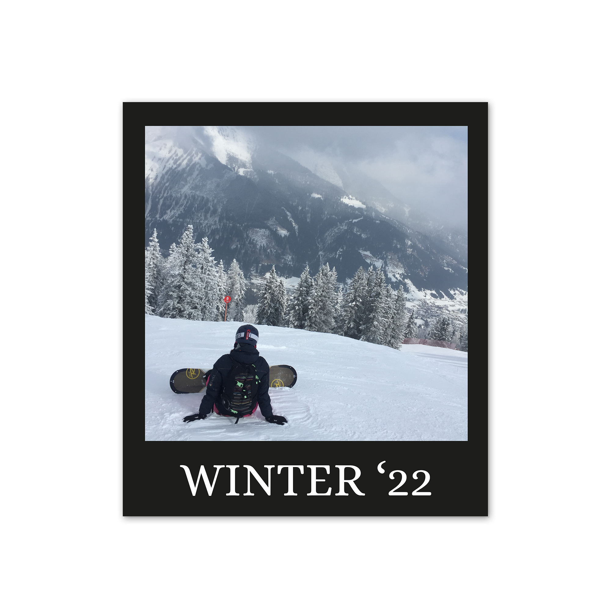 Mají své nejkrásnější vzpomínky vytištěné v polaroid stylu. Personalizovaný tisk fotografie snowboardisty s textem „WINTER '22“.