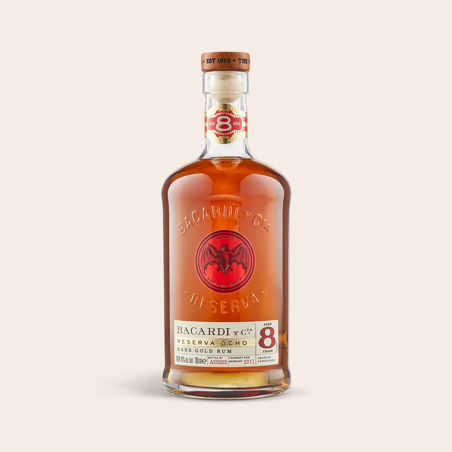 Ron Bacardi Reserva Ocho - Caja grabada Ron Bacardi Reserva Ocho - Caja grabada