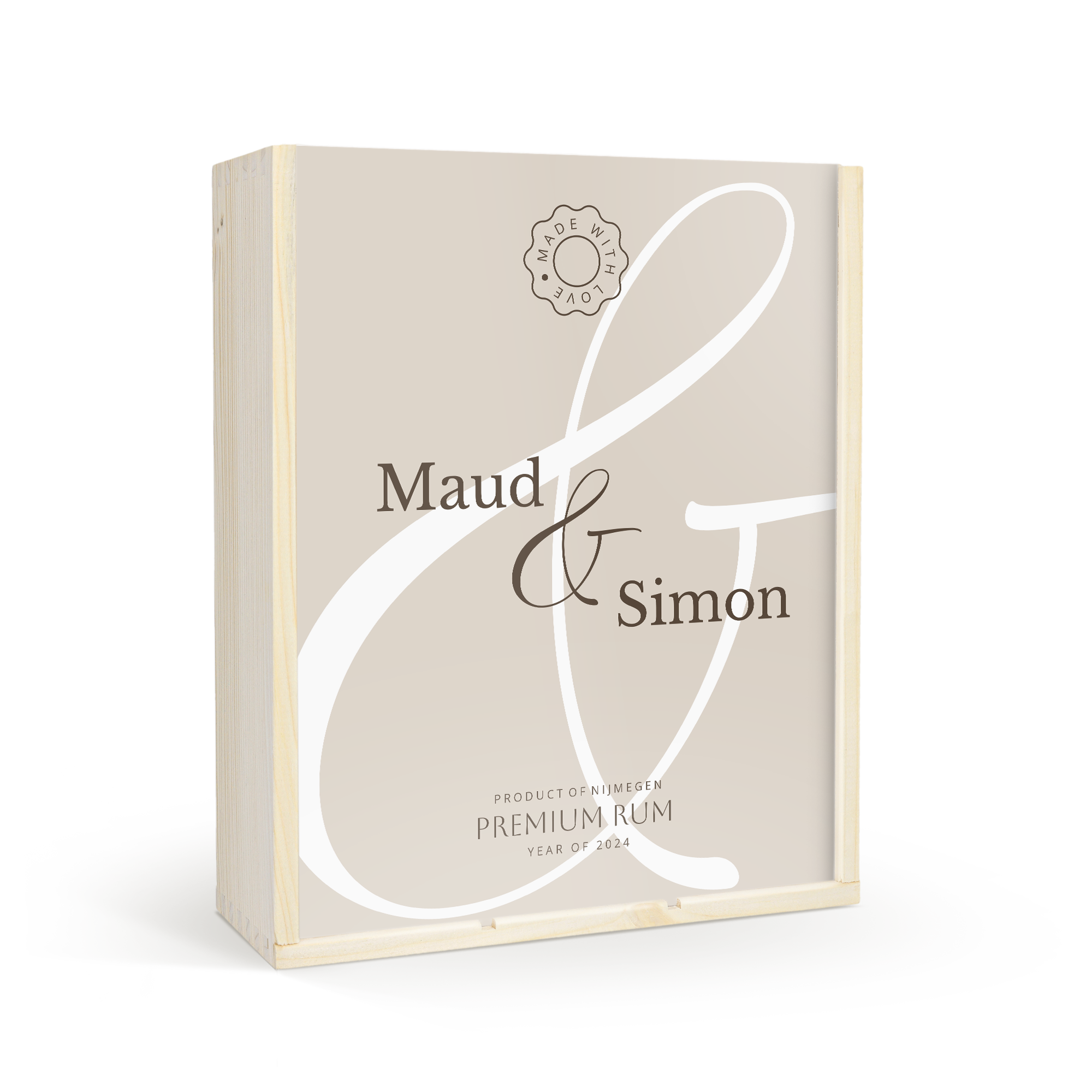 Luxe houten kist met persoonlijke bedrukking voor rum met de namen Maud & Simon en 'YEAR OF 2024'.