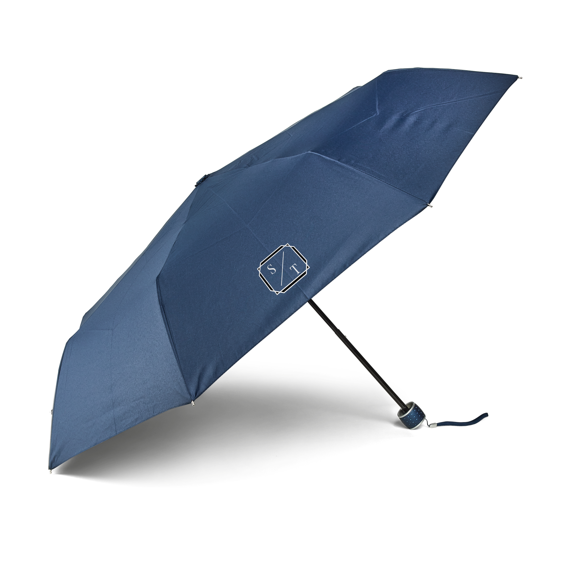 Ombrello pieghevole blu personalizzato stampato con design grafico bianco iniziali S e T