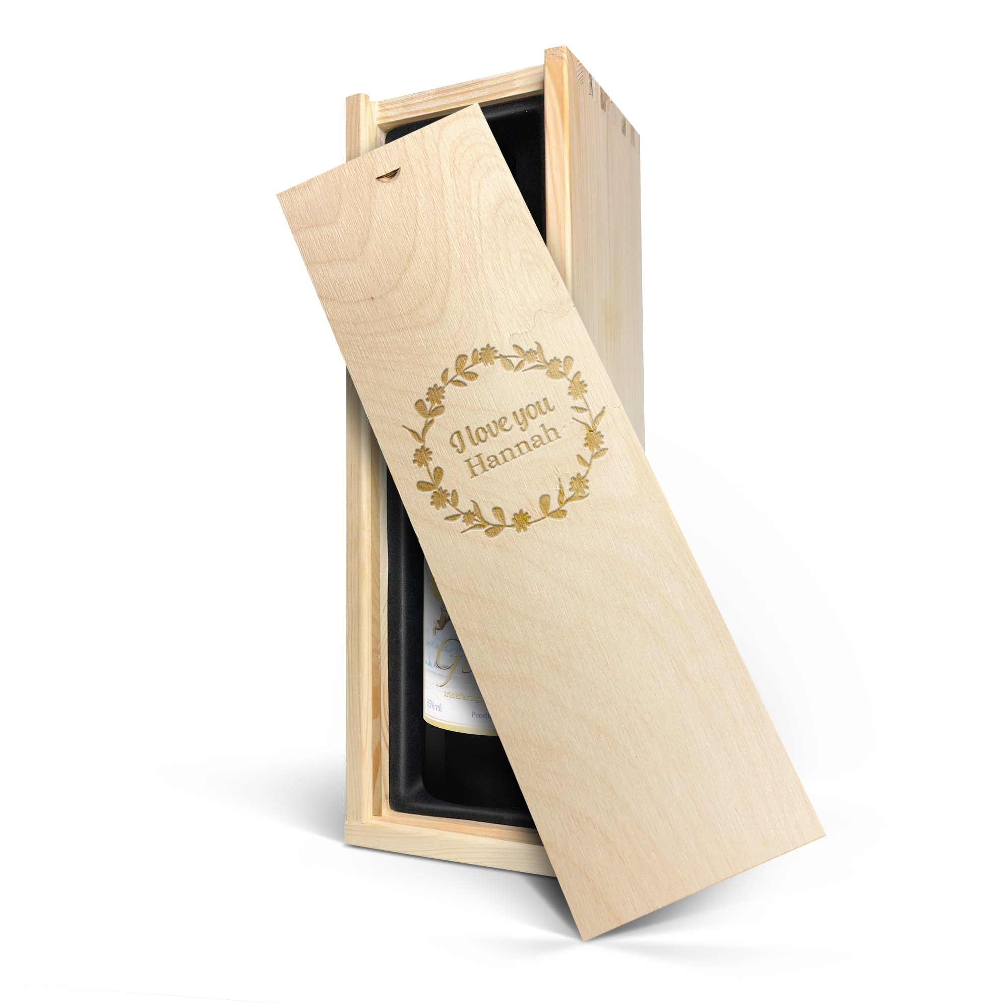 Sticlă de vin fiert Engelsglut într-o cutie de lemn personalizată, gravată cu textul I love you Hannah și ghirlandă florală.