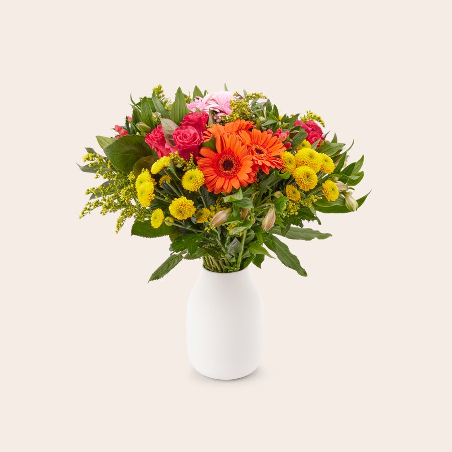 Blumen - Buter Strauß Bunter Blumenstrauß mit orangefarbenen Gerbera, roten Rosen und gelben Chrysanthemen, geliefert mit einer kostenlosen Geschenkkarte