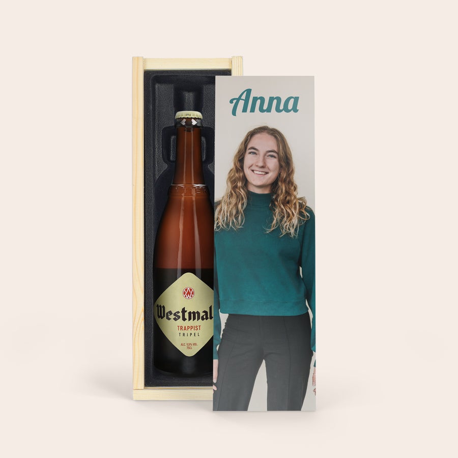 Öl gåva uppsättning - Westmalle Dubbel och Tripel Ölpresent i en personifierad träkista med Westmalle öl och en etikett tryckt med bild och namnet Anna
