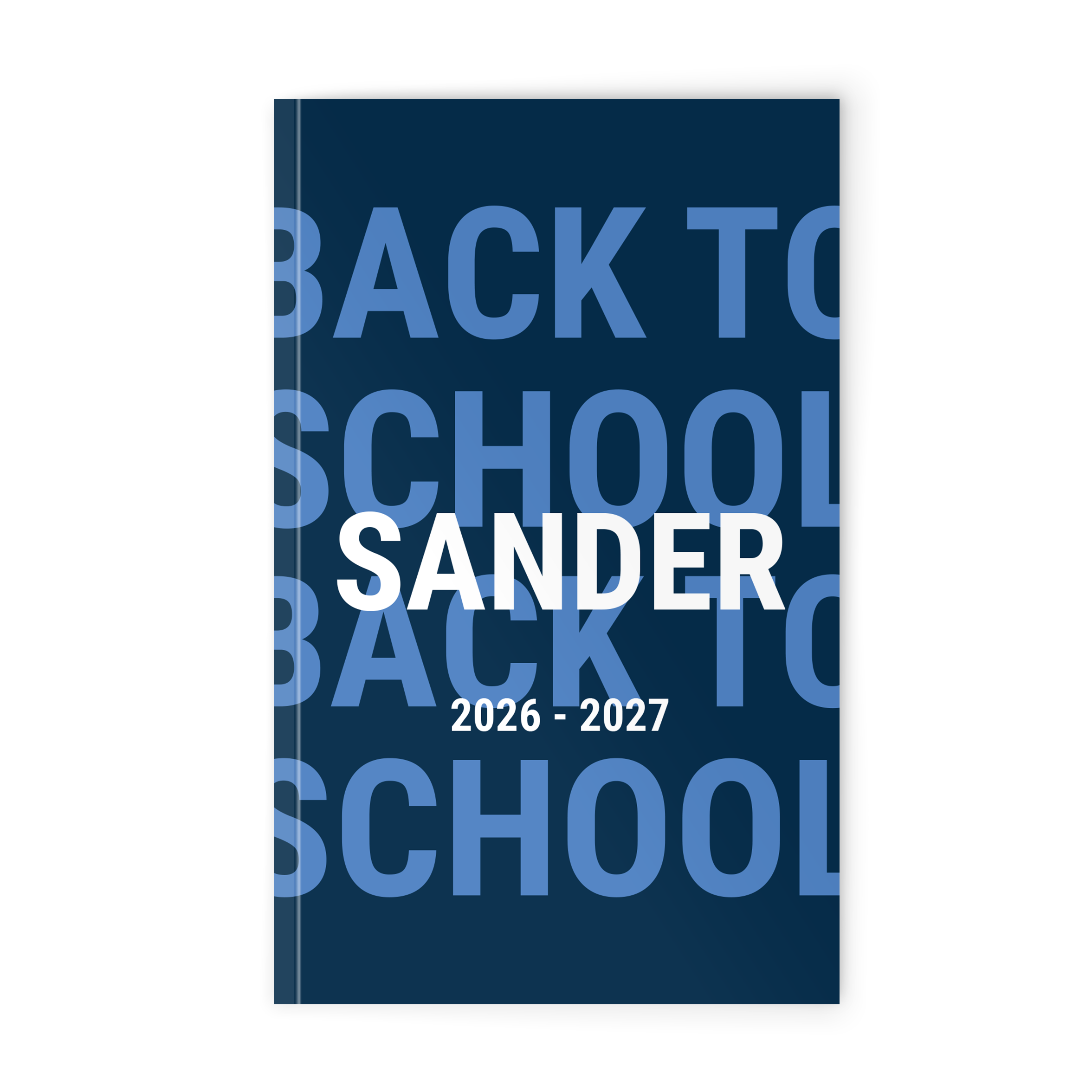 Gepersonaliseerde schoolagenda 2026/2027 - Softcover met blauwe achtergrond, naam Sander en jaartal.
