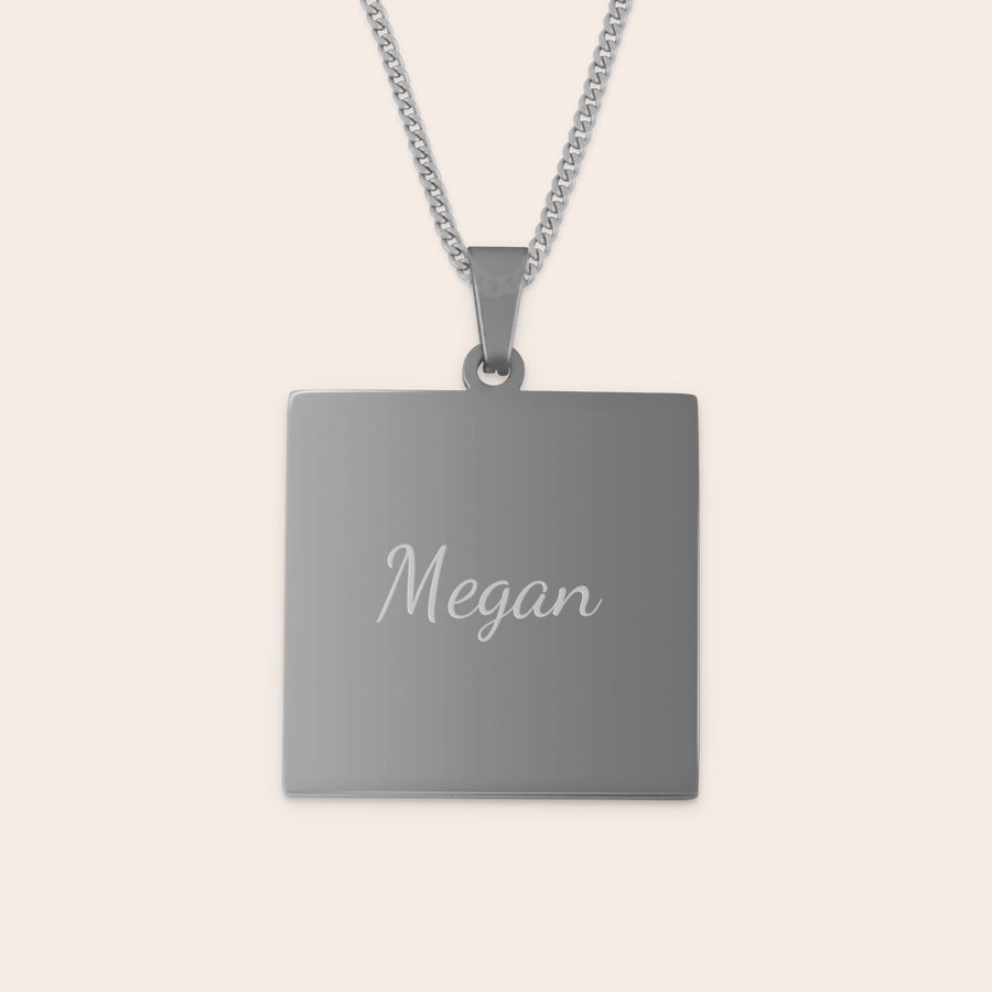 Ogrlica s kvadratnim obeskom Kvadraten rodijev obesek z vgraviranim imenom Megan, pritrjen na verižico, personalizirano darilo