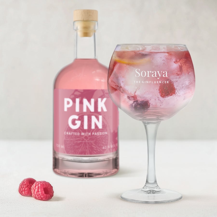Gin rosa personalizado Garrafa de gim rosa e copo gravado com o nome Soraya para surpreendê-los