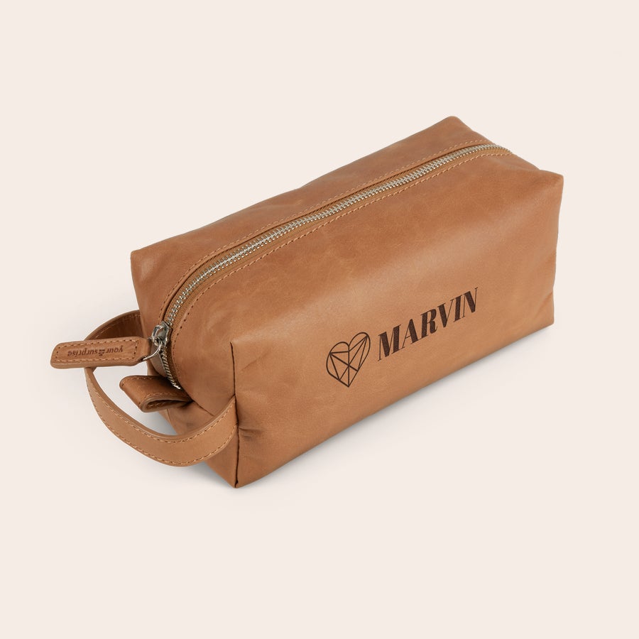 Kulturtasche aus Leder mit Gravur Kulturtasche aus Leder mit Gravur