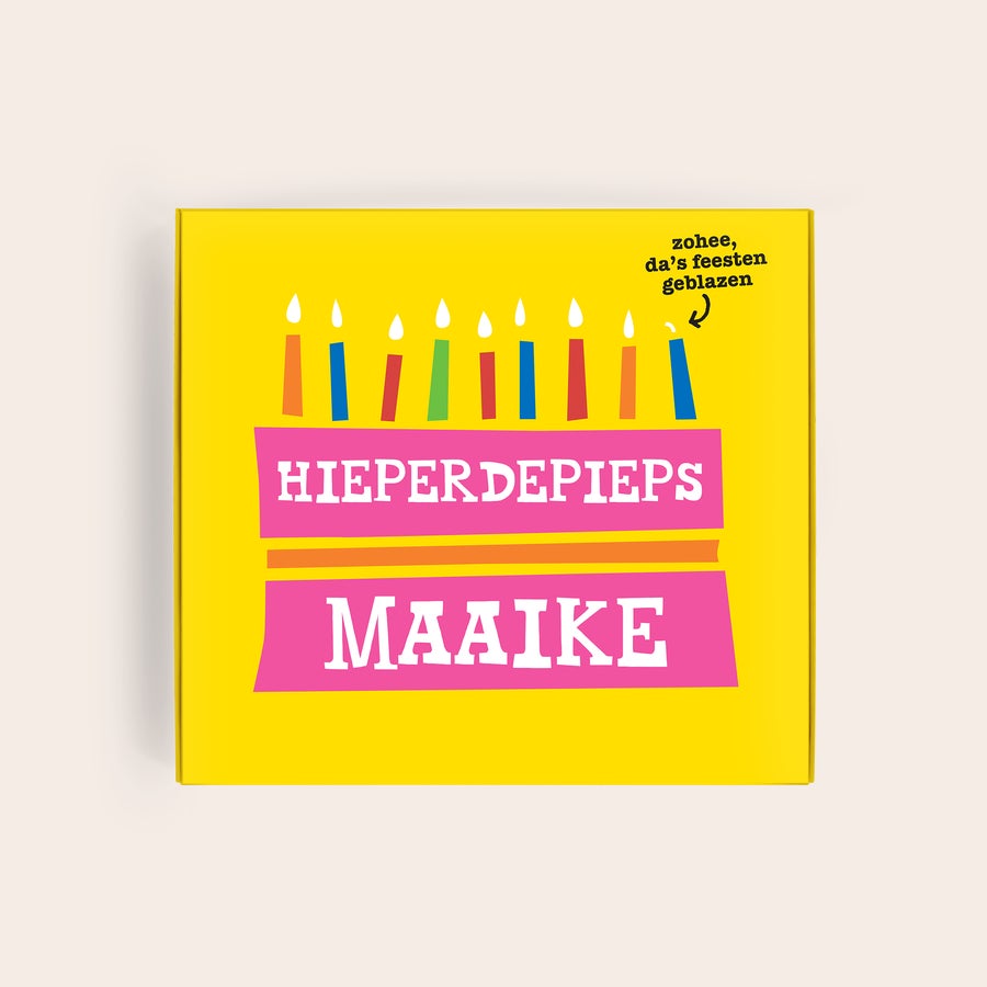 Tony's Chocolonely personaliseren Gepersonaliseerde Tony's Chocolonely melkchocolade cadeauverpakking bedrukt met taart, kaarsjes, de tekst Hieperdepieps en naam Maaike