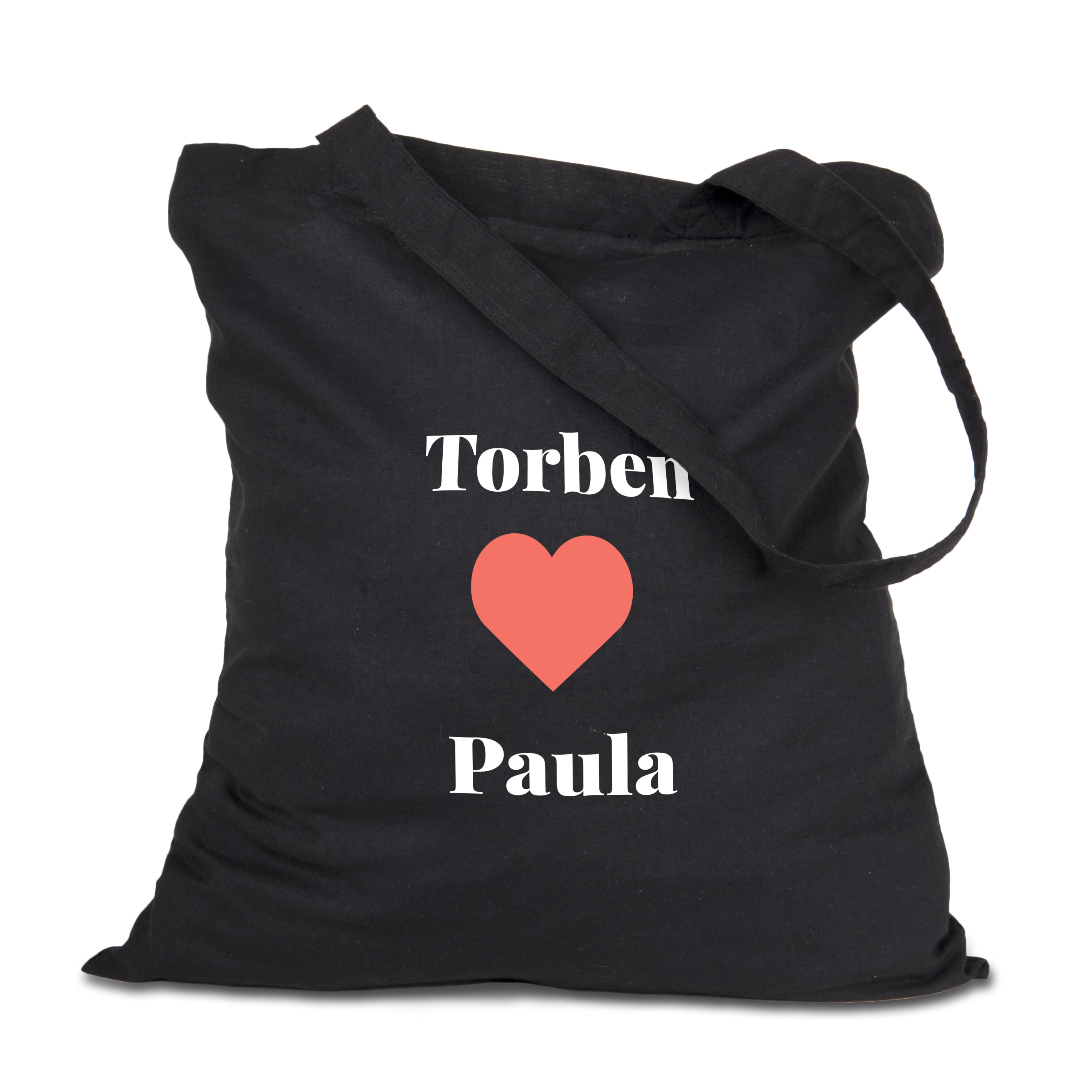 Schwarzer Jutebeutel bedruckt mit den Namen Torben und Paula mit einem roten Herz dazwischen