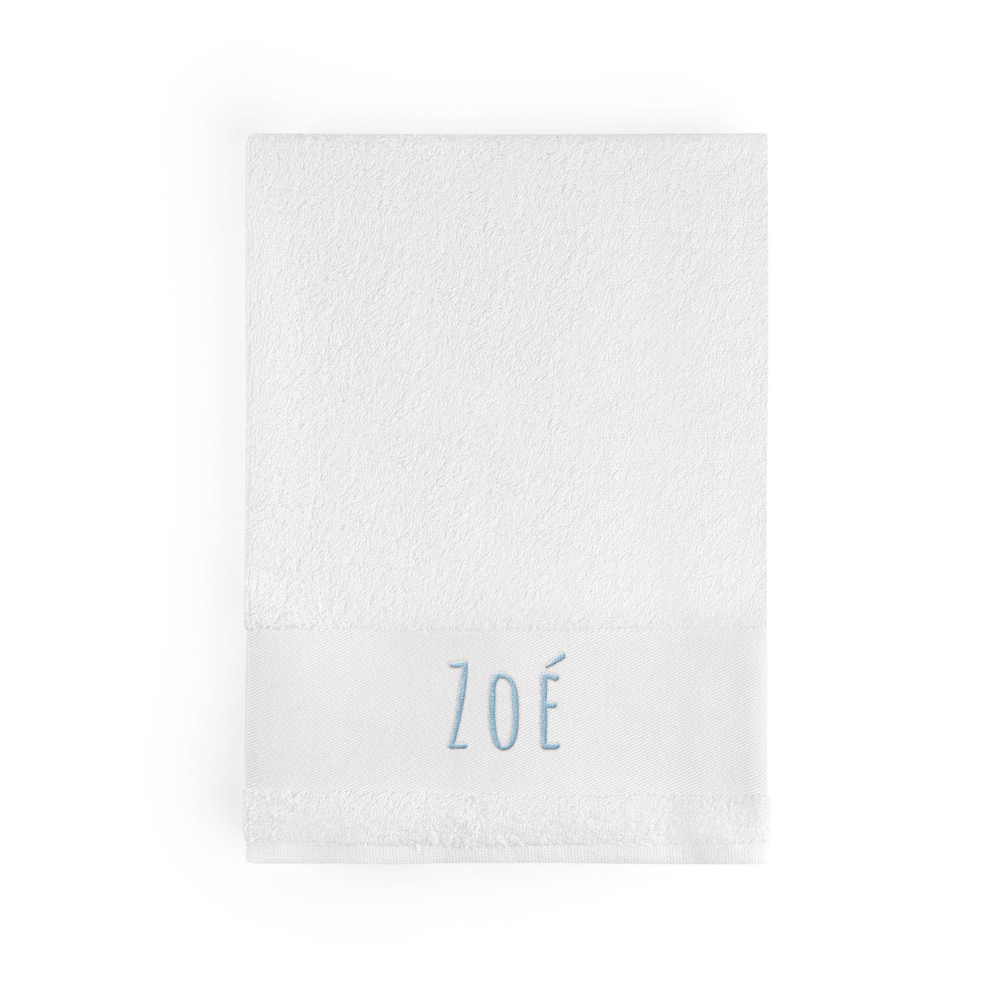 Serviette de bain blanche personnalisée brodée avec le prénom Zoé en bleu clair
