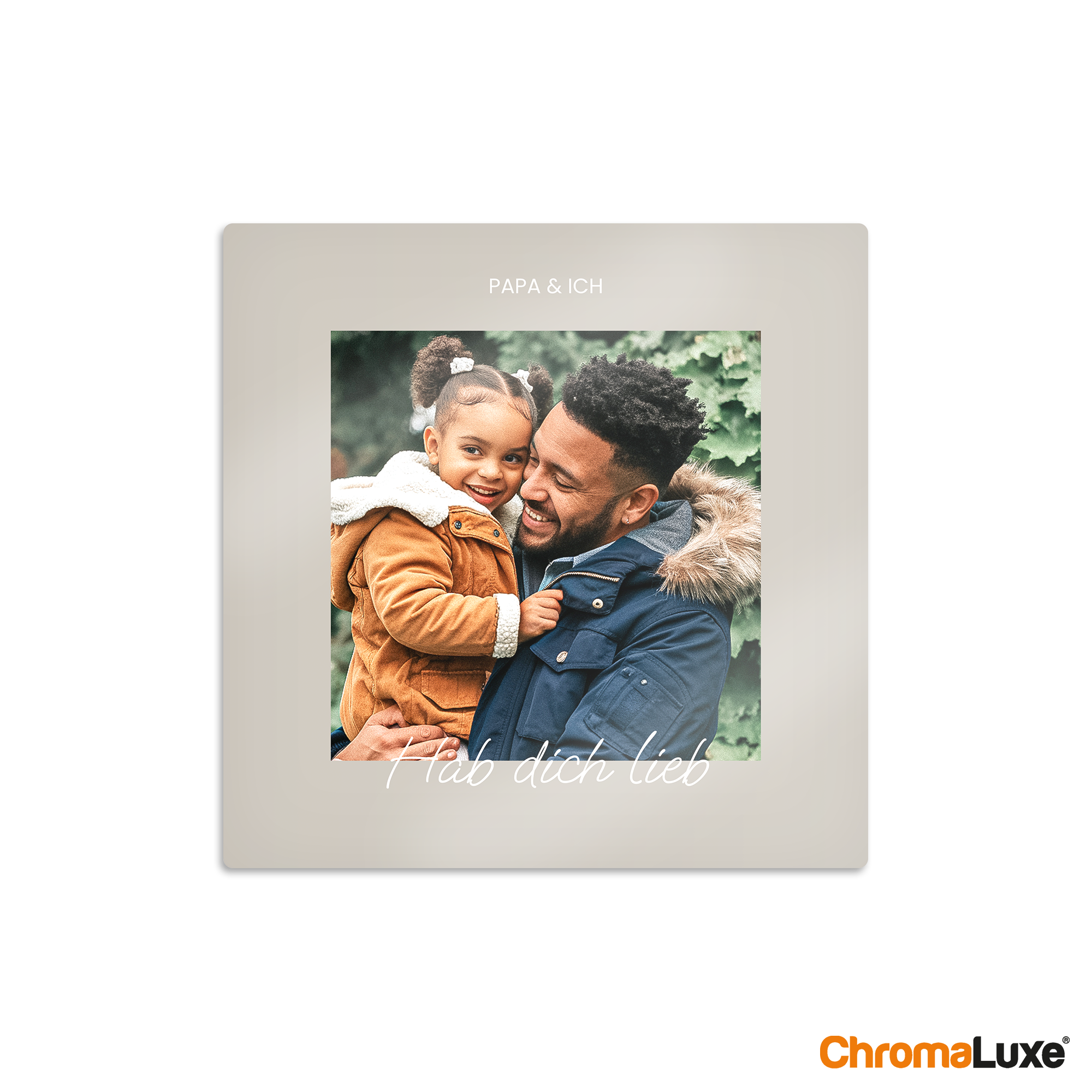 Personalisierte Instagram Wanddeko mit einem Foto von Vater und Tochter, darauf der Text "Papa & Ich" und "Hab dich lieb".