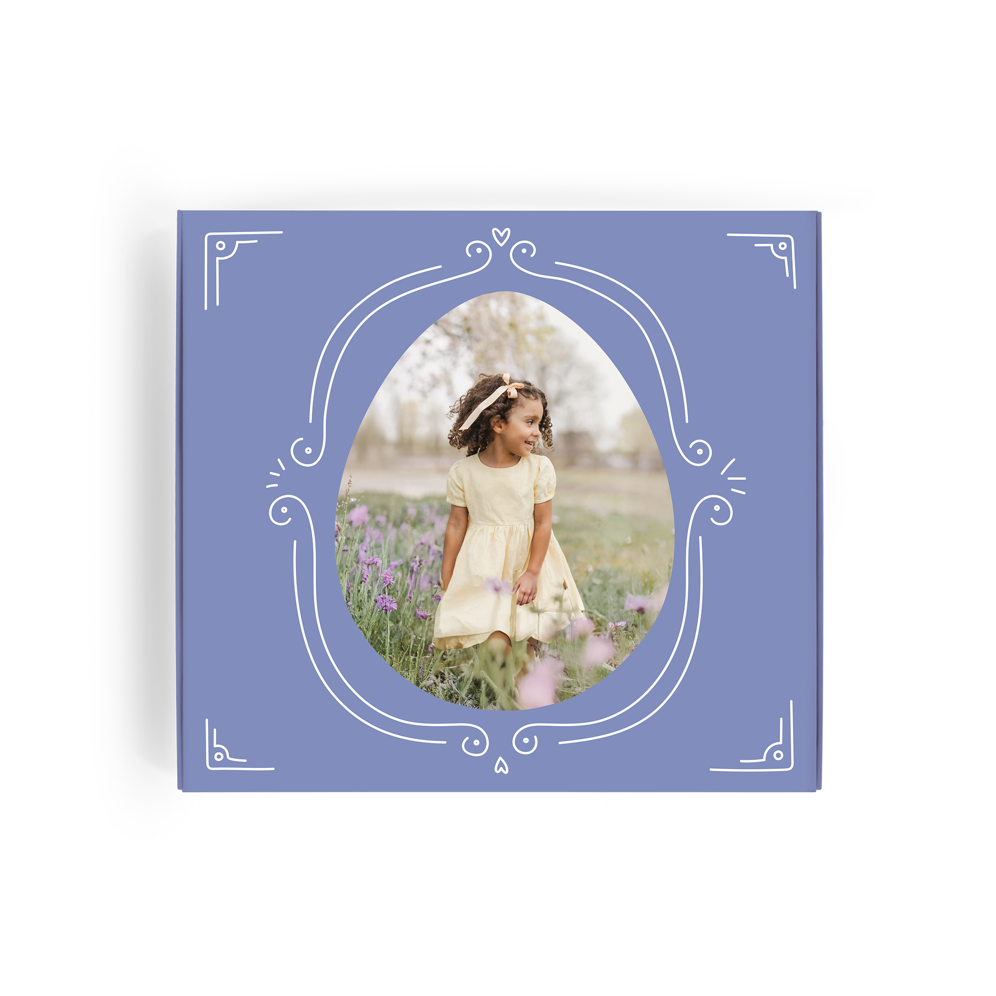 Caixa de presente Milka personalizada para Páscoa, com foto de uma criança em um campo de flores, impressa com moldura decorativa.